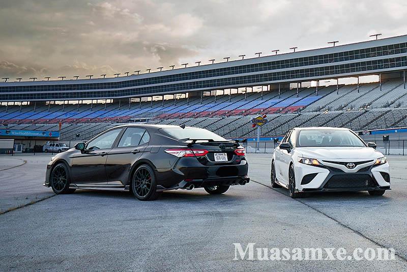 Thiết kế ngoại thất Toyota Camry 2020 TRD rất dễ phân biệt với phiên bản thông thường
