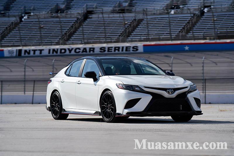 Đánh giá Camry 2020 TRD về khả năng vận hành hiệu suất và giá bán