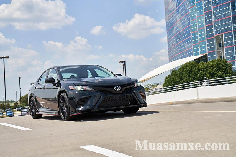 Camry 2020 TRD có khả năng tăng tốc từ 0 - 100km/h chỉ trong 5,8 giây