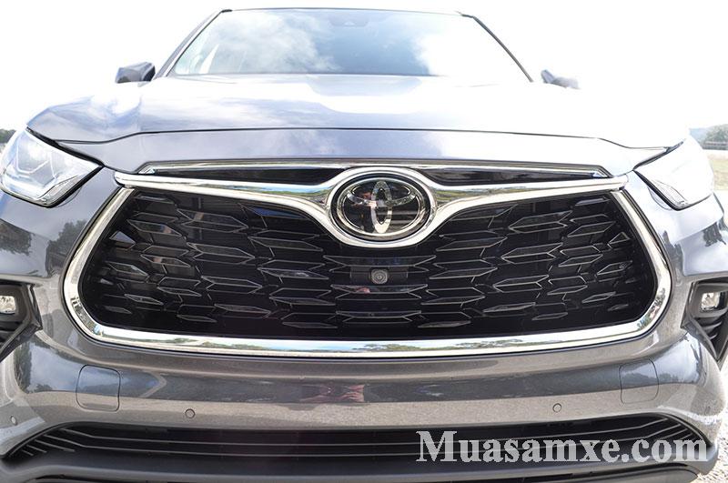 Highlander 2020 có thiết kế mặt trước mới thanh thoát và thể thao hơn