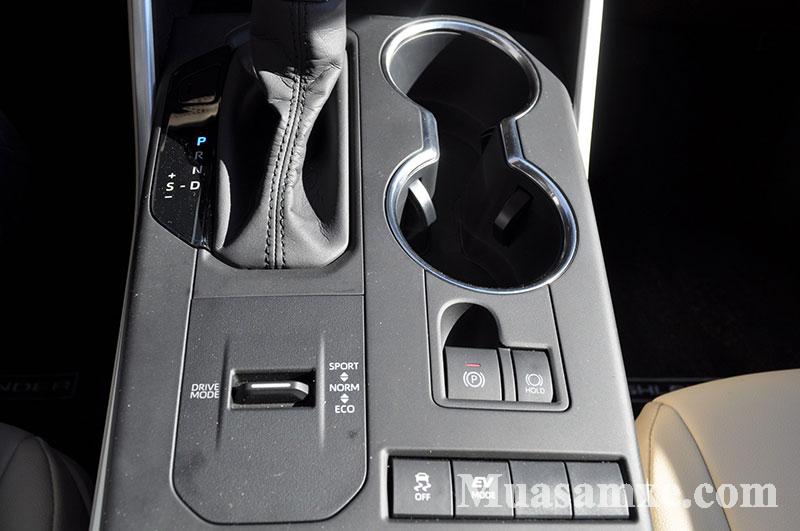 Phần điều khiển trung tâm trên Highlander 2020