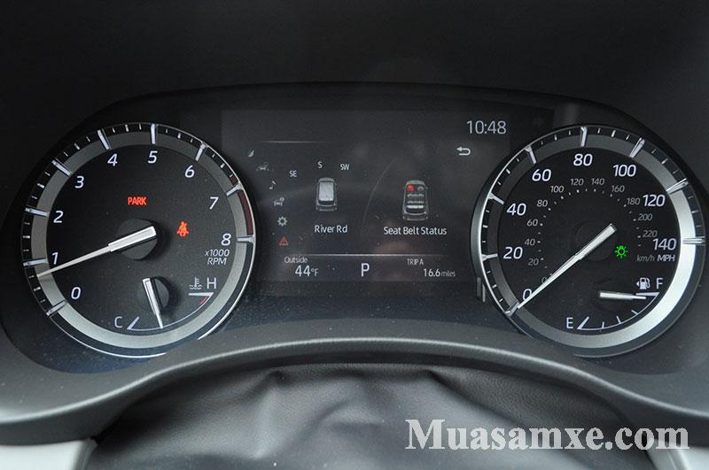 Cụm đồ hồ đo thông số có màn hình 7 Inch chính giữa hiển thị nhiều thông tin