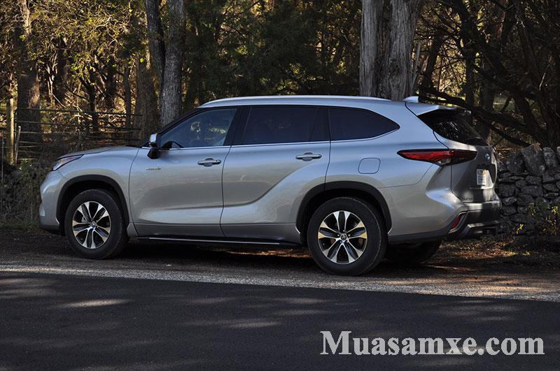 Để có thể cạnh tranh với Highlander 2020 các đối thủ cùng phân khúc thường cung cấp hàng ghế thứ 3 rộng rãi hơn