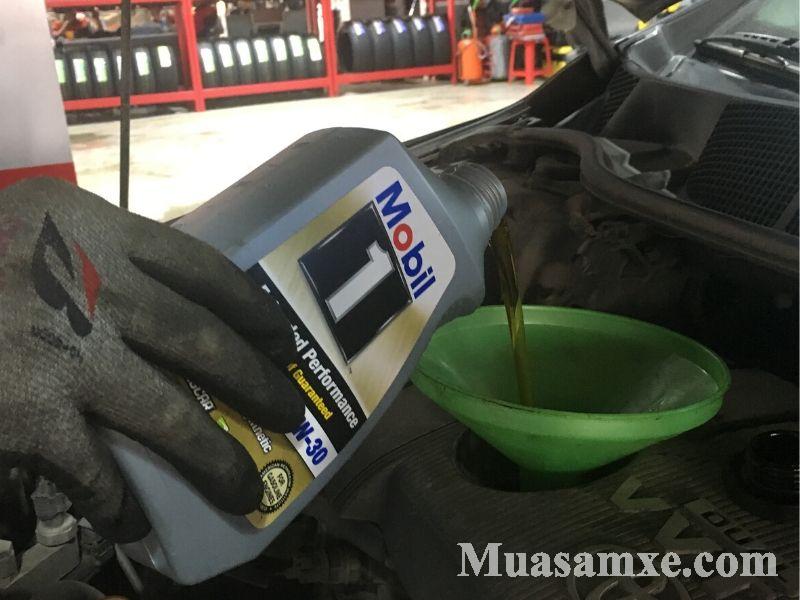 Bảo vệ động cơ xe khi thay dầu nhớt chính hãng