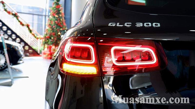 Thiết kế đèn hậu LED trên Mercedes GLC 300 2020