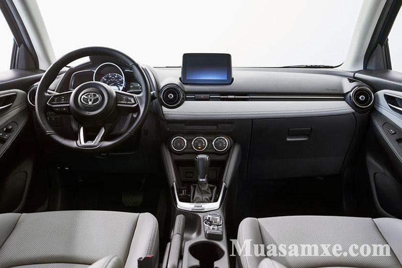 Khoang nội thất của Yaris Hatchback 2020 được thừa hưởng thiết kế từ Mazda